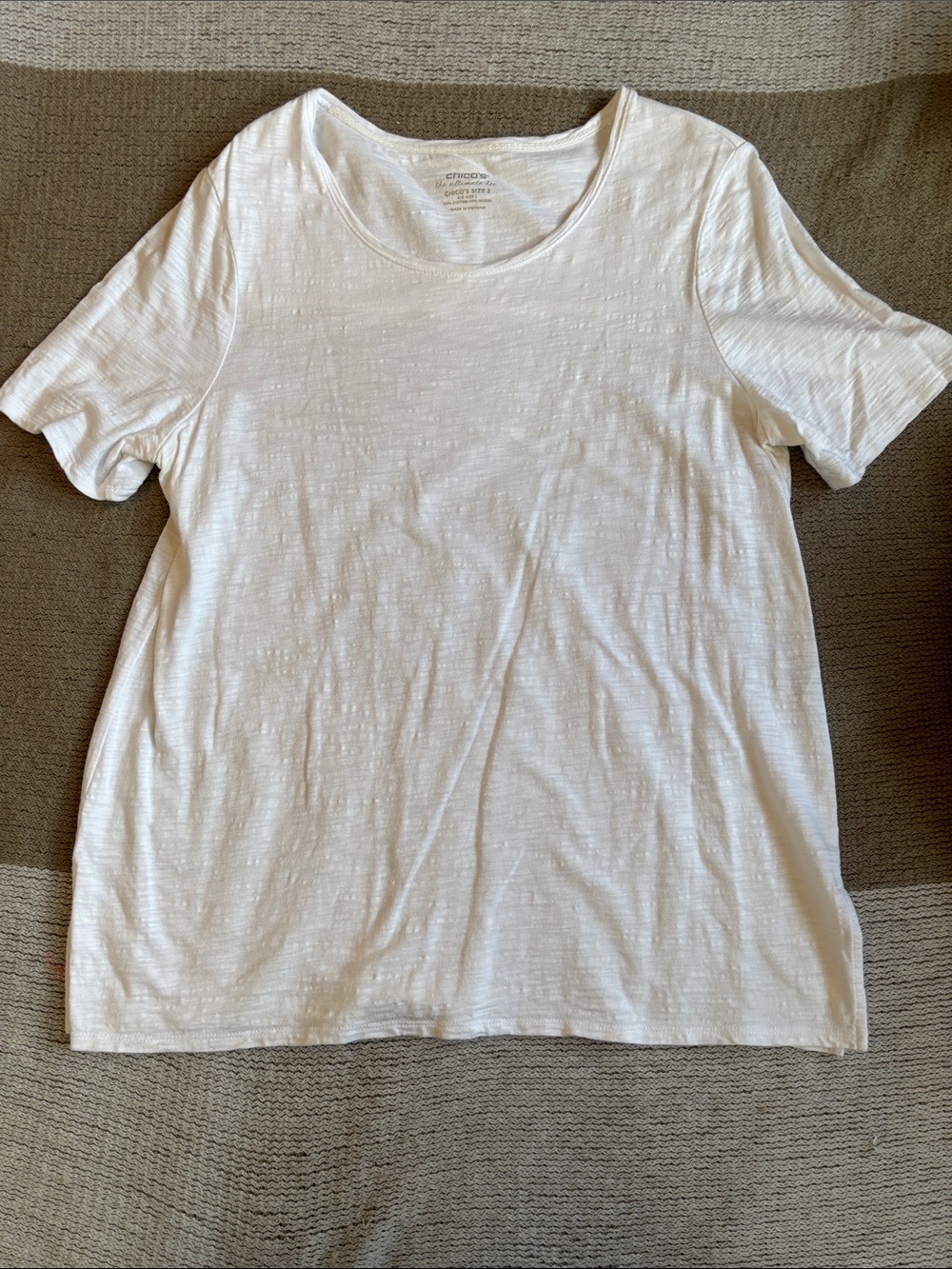 Chico's White Short Sleeve Slub Crewneck Tee back button detail